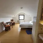 Detached House 50m From Lift *