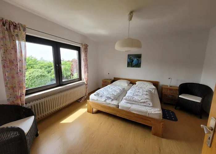 Detached House 50m From Lift *