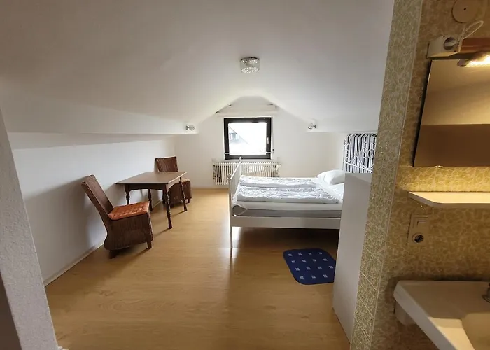 Detached House 50m From Lift *